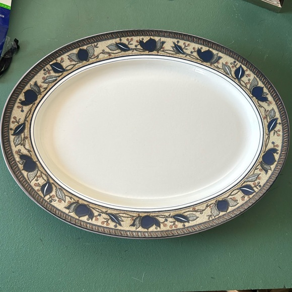 Mikasa Other - Mikasa Arabella 15” platter